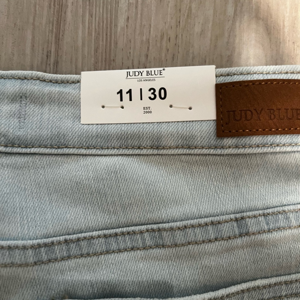 Judy Blue Light Blue Skinny Fit Capris - Picture 4 of 4